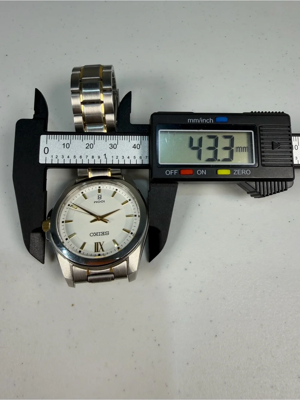 Seiko 7N42-0JF0 Men’s 100M Quartz White Dial Two Tone Japan Watch Runs